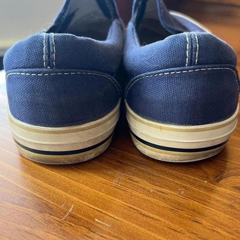 BYU Navy Blue Vintage Men's Flat Sneakers size 9